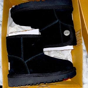 Black T Jona UGG boots